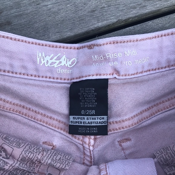 Mossimo pink denim shorts, size 0/25 - Picture 3 of 3